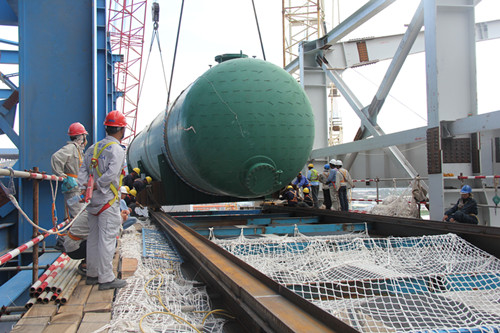 浙江火电承建越南沿海电厂三期工程首台机组除氧器就位